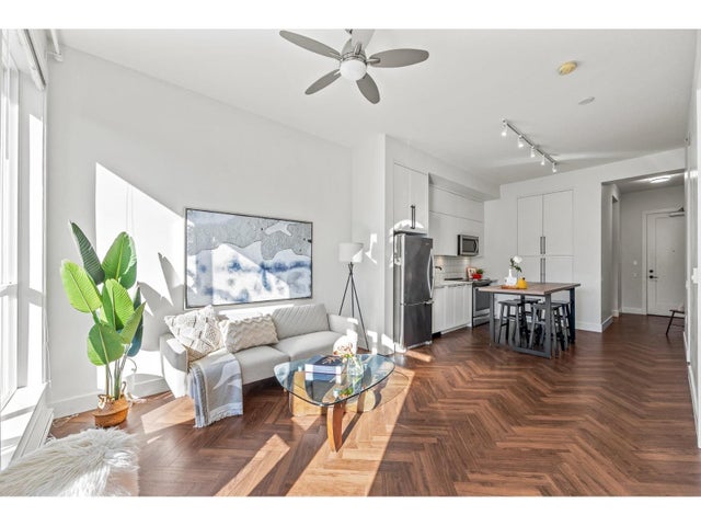 401 14968 101a Avenue, Surrey