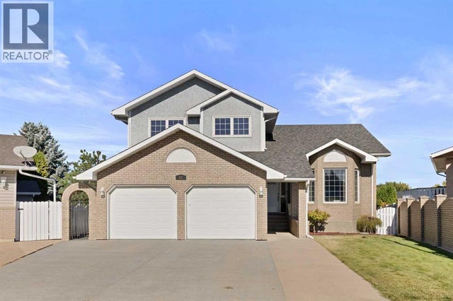 12 Redwood Way Se, Medicine Hat