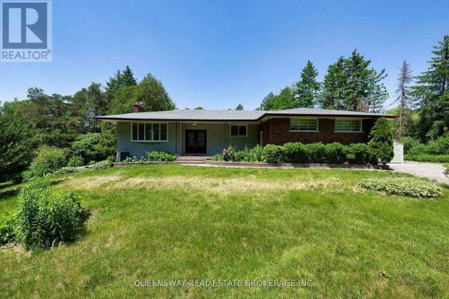 1268 15th Side Road, King