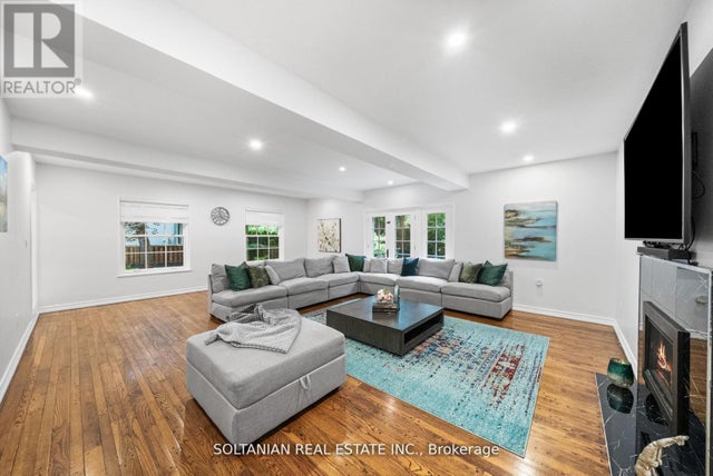 24 Laureleaf Road, Markham (bayview Glen)