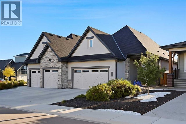 12 Cranbrook Mews Se, Calgary