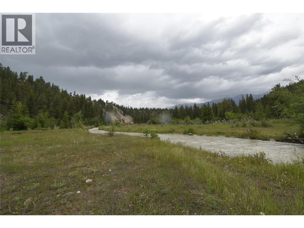 5057 Bradford Road, Skookumchuck