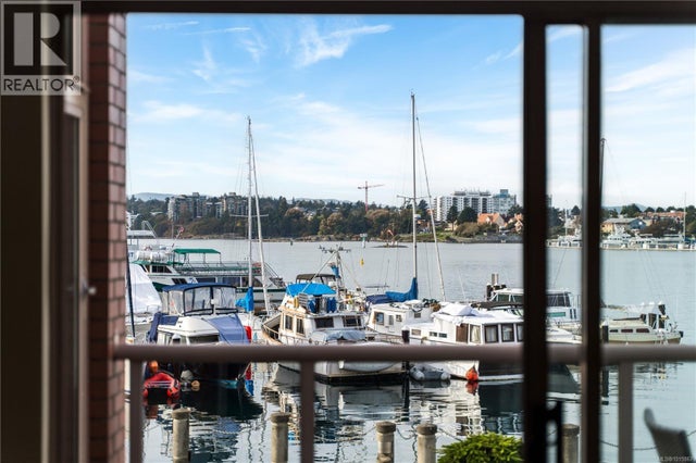 203 636 Montreal St, Victoria