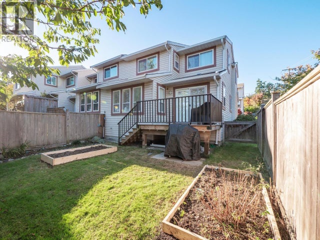 1 765 School Road, Gibsons