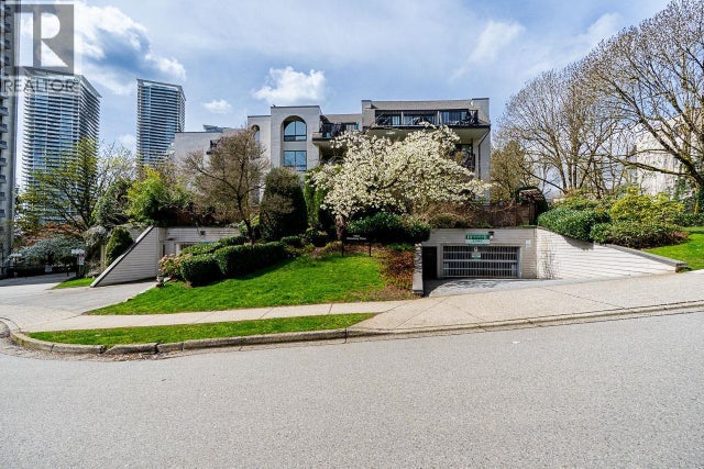 402 1945 Woodway Place, Burnaby