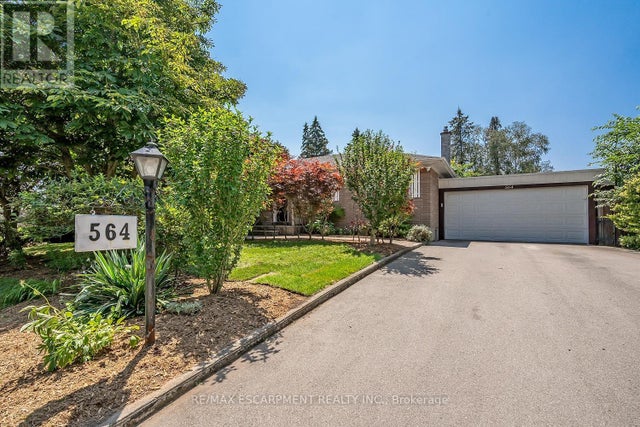 564 Maplehill Drive, Burlington (roseland)