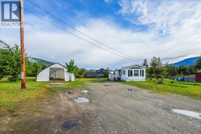 996 Waterloo Road, Ootischenia