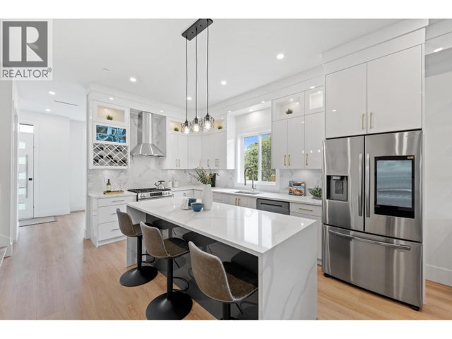 1 122 Eighth Avenue, New Westminster