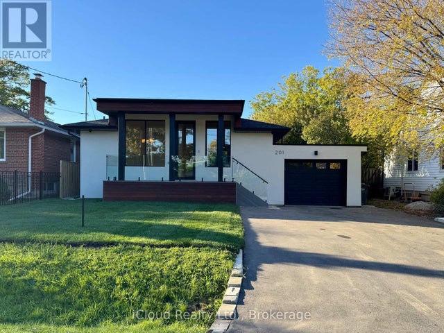 201 Troy Street, Mississauga (mineola)