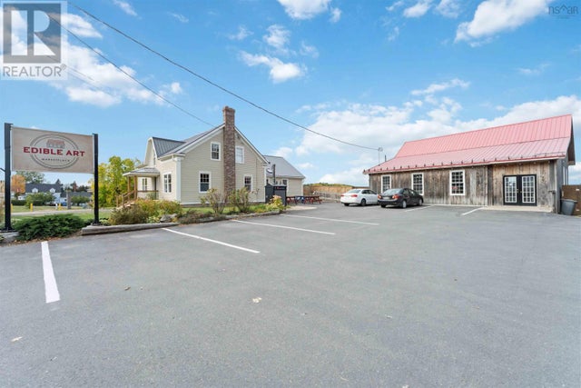 10031 Highway 1, Greenwich