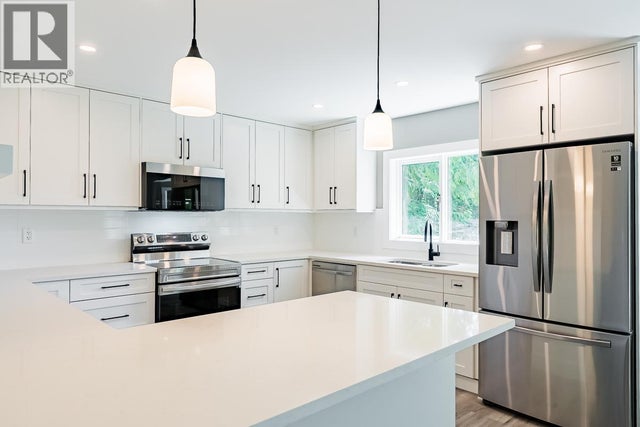 7430 Crowfoot Drive, Anglemont