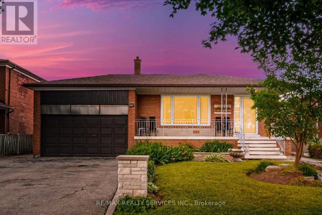 7541 Darcel Avenue, Mississauga (malton)