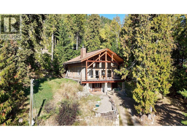 7487 & 7491 Crowfoot Drive, Anglemont