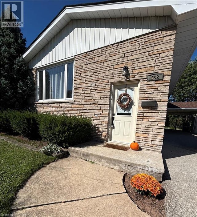 582 Chamberlain Road, Burlington