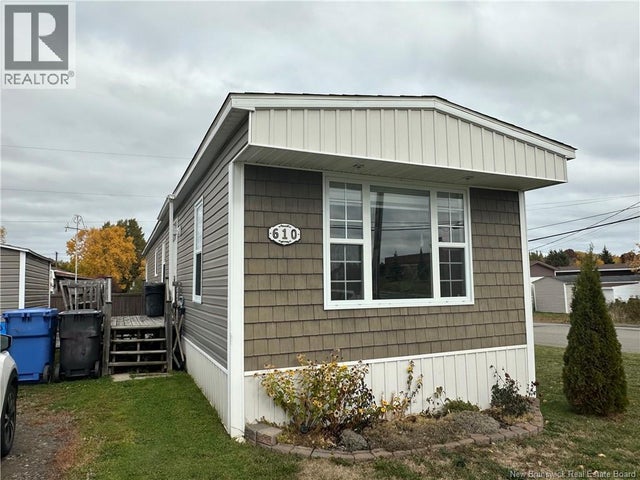 610 College, Bathurst
