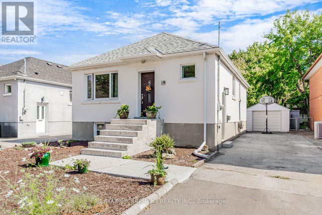 19 Stock Avenue, Toronto (islington-City Centre West)