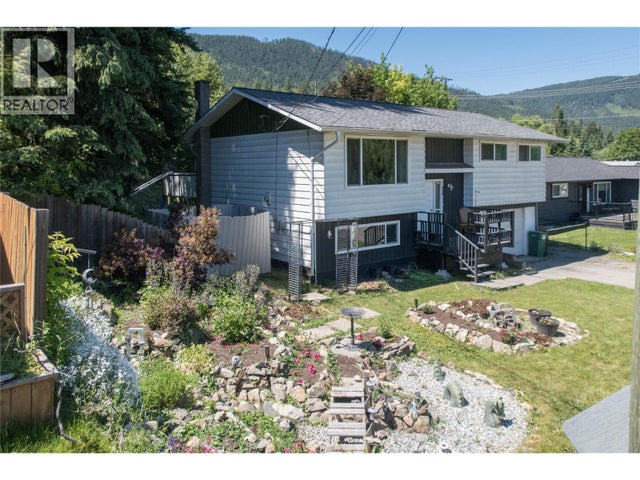 2284 Park Avenue, Lumby