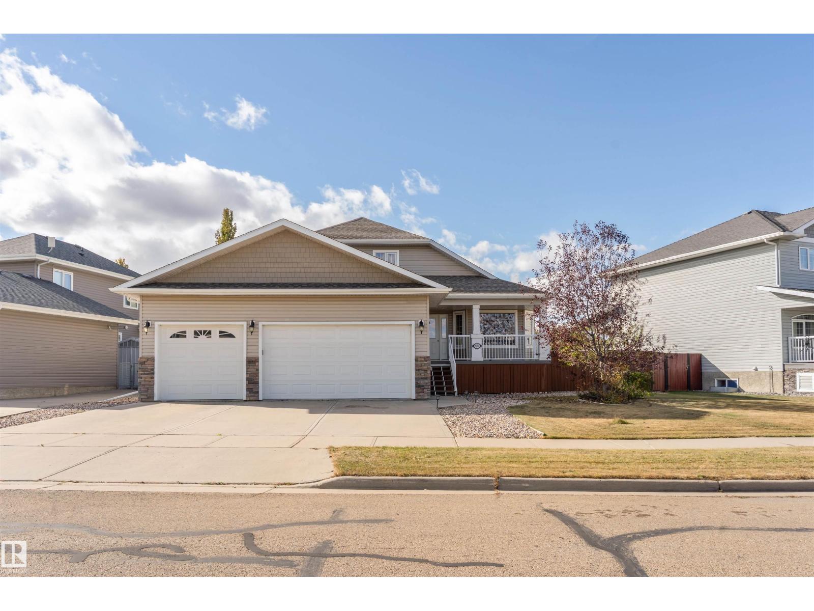 3712 69 St, Camrose