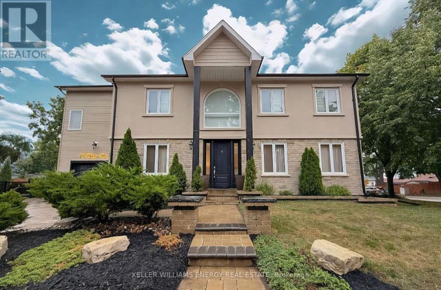 201 Centre Street N, Whitby (downtown Whitby)