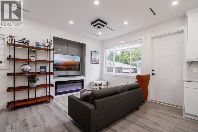 #2 4675 Canada Way, Burnaby