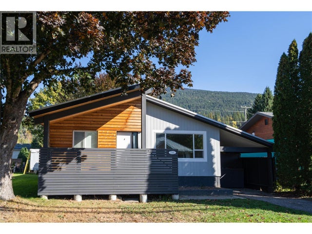 1504 Third Street W, Revelstoke