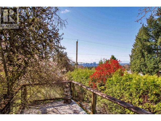 445 W Queens Road, North Vancouver