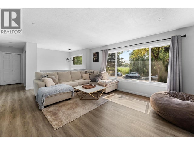 950 Raymer Avenue, Kelowna