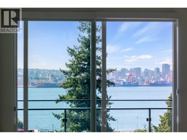 411 422 E 3rd Street, North Vancouver