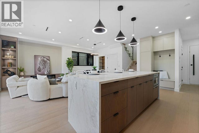 3 2282 E 8th Avenue, Vancouver