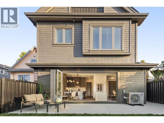 2 847 E 10th Avenue, Vancouver