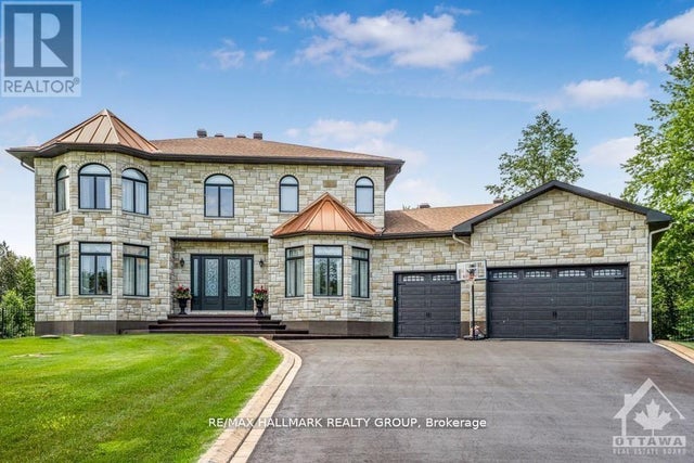 699 Ballycastle Crescent, Ottawa