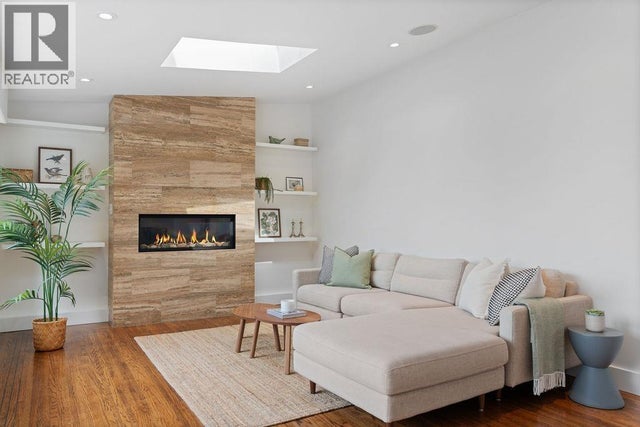 727 Crystal Court, North Vancouver