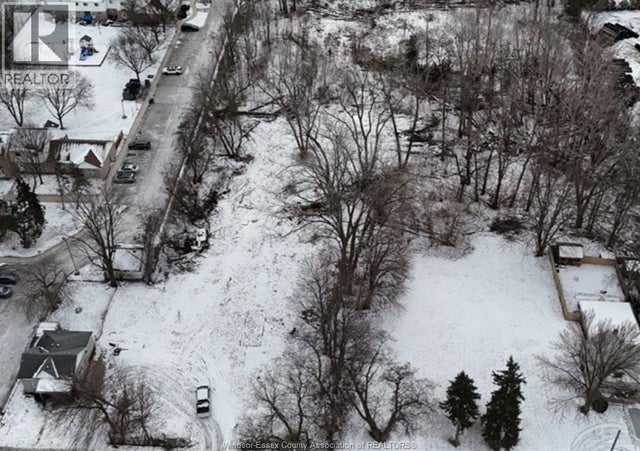 360 Park Avenue West, Chatham