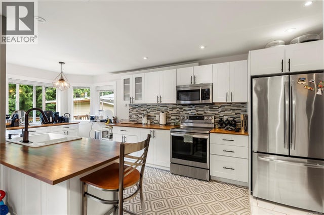 5839 Blythwood Rd, Sooke