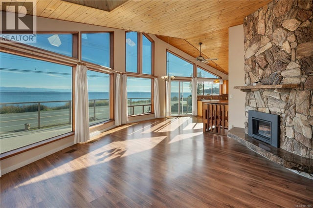2946 Island Hwy S, Campbell River