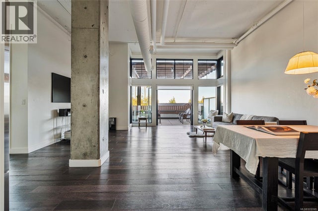 205 2049 Country Club Way, Langford