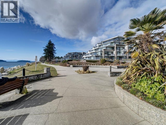 206 5665 Teredo Street, Sechelt