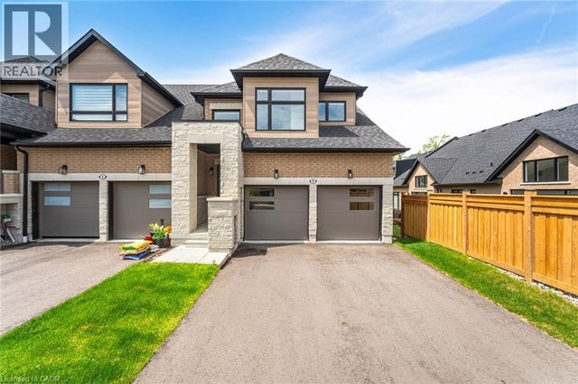 8 Lois Torrance Trail, Uxbridge