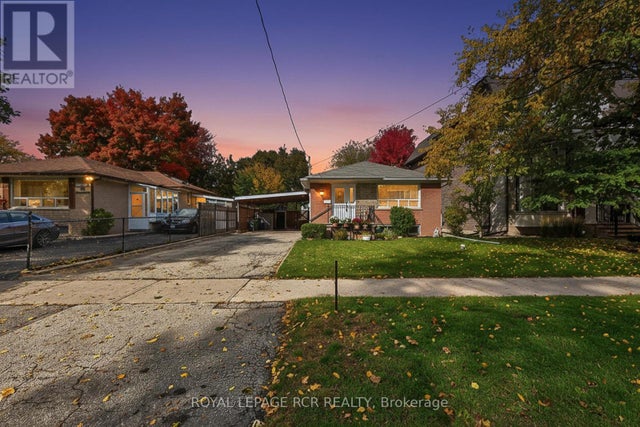 398 Connaught Avenue, Toronto (newtonbrook West)