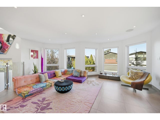 10065 90 Av Nw, Edmonton