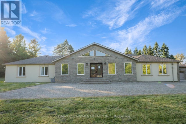 8 Ridgewood Drive, Richmond Hill