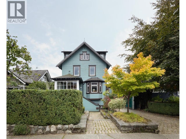 529 E 11th Street, North Vancouver