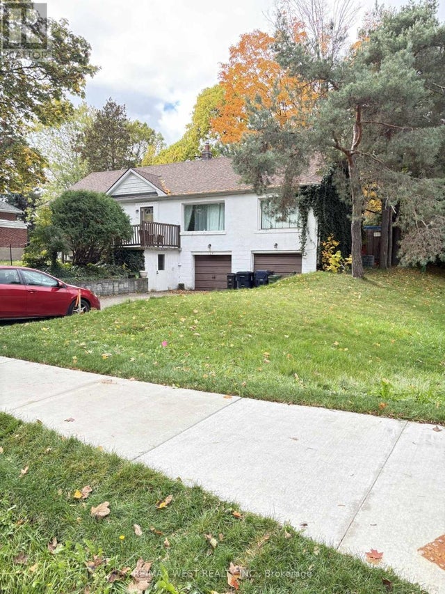 110 Meadowbank Road W, Toronto (islington-City Centre West)