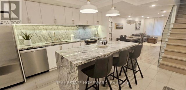 5 - 122 Glen Manor Drive, Toronto (the Beaches)