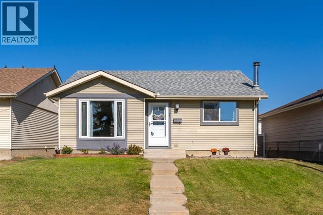 7 Erin Park Bay Se, Calgary