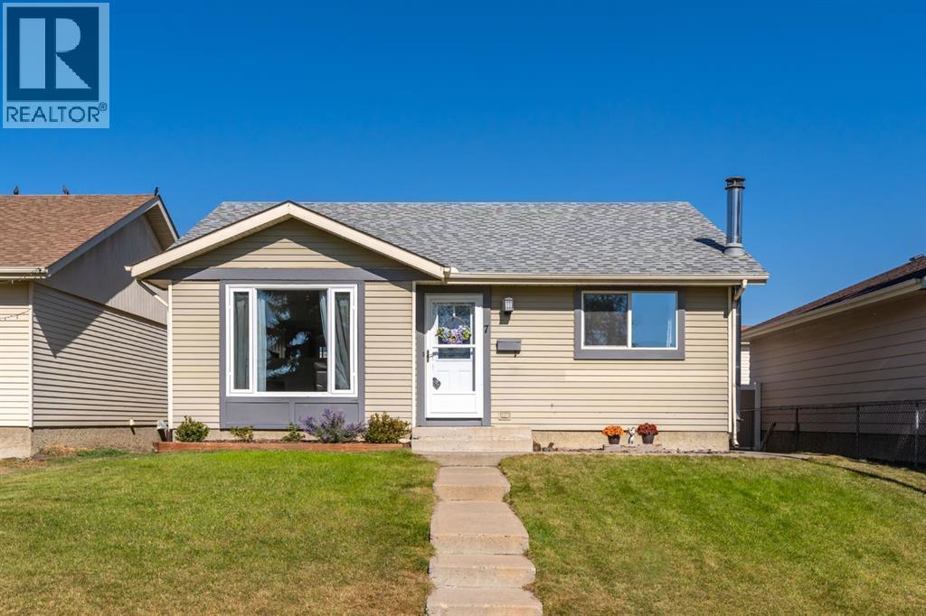 7 Erin Park Bay Se, Calgary