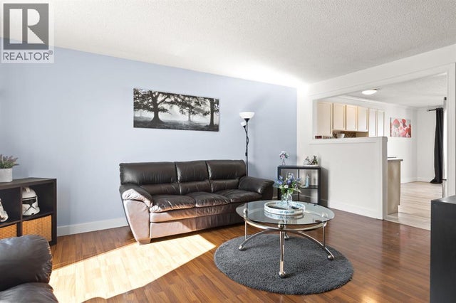 7 Erin Park Bay Se, Calgary