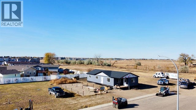 323 20 Street E, Brooks