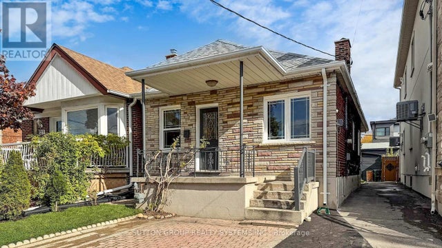 19 Montcalm Avenue, Toronto (briar Hill-Belgravia)