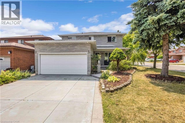 2 Robespierre Court, Hamilton